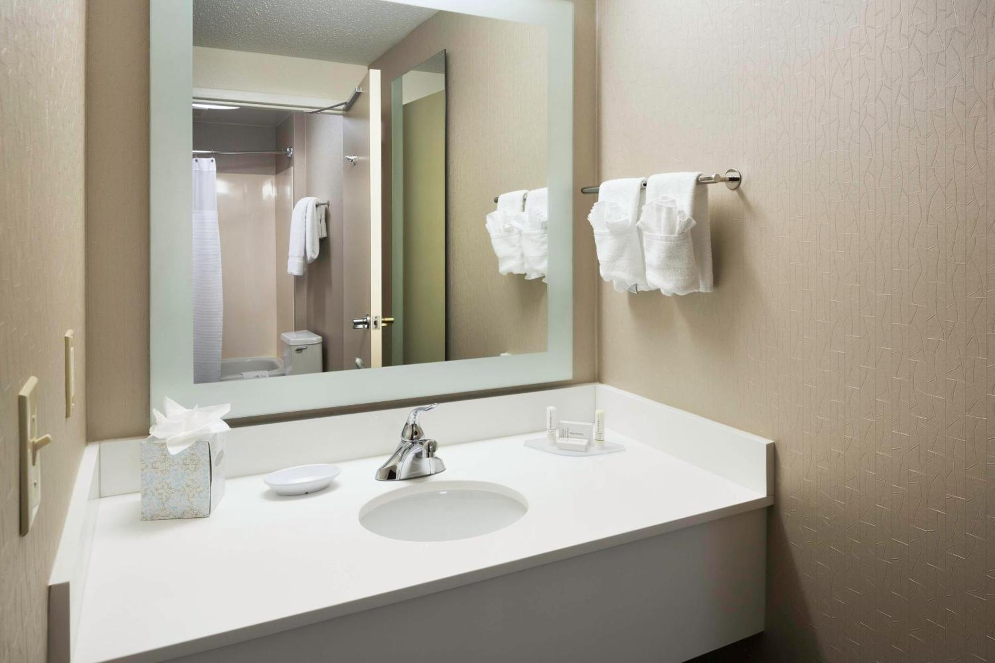 Springhill Suites Milford Exterior foto